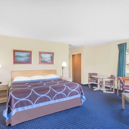 Super 8 By Wyndham Canandaigua Eksteriør billede
