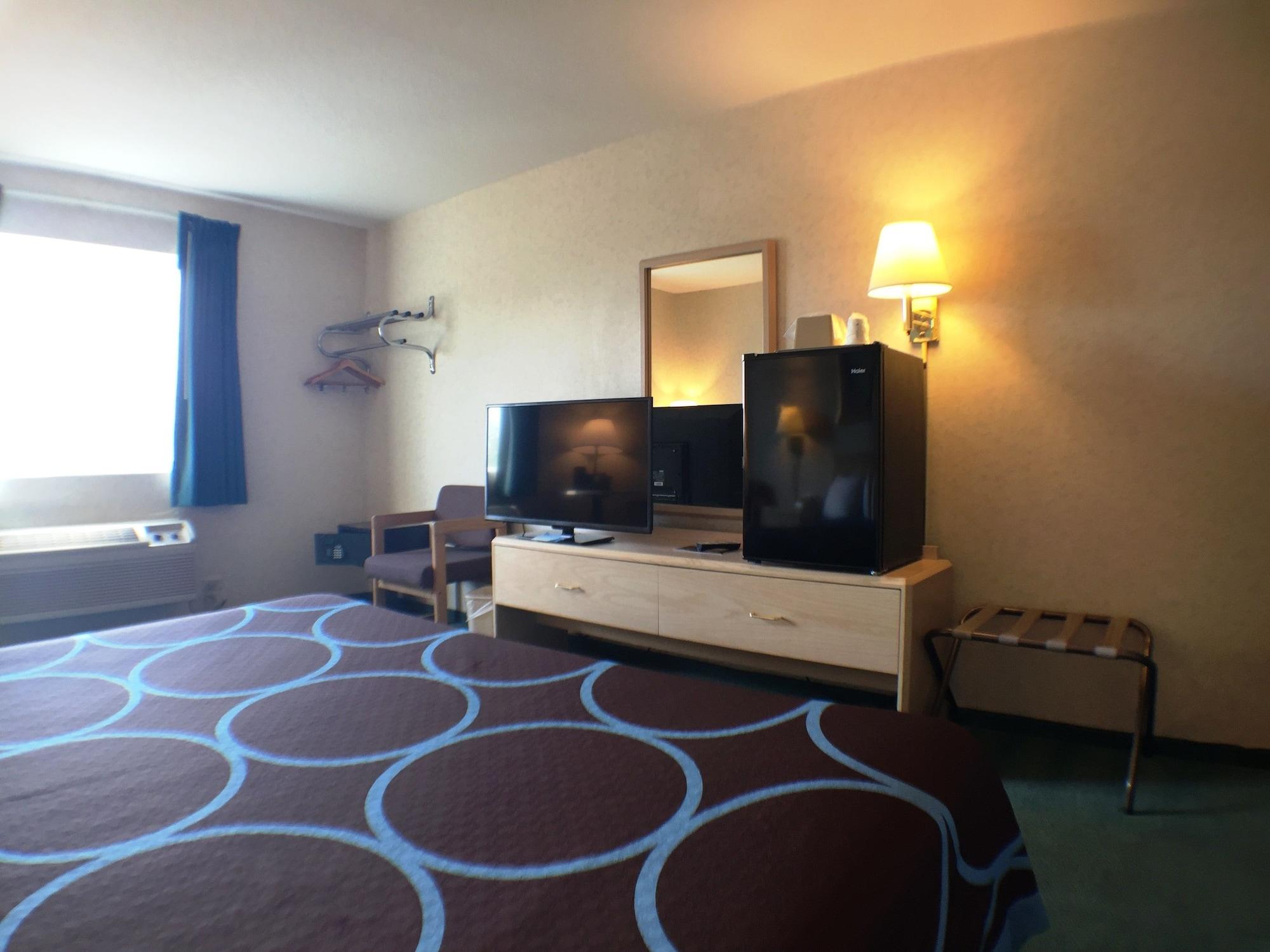 Super 8 By Wyndham Canandaigua Eksteriør billede