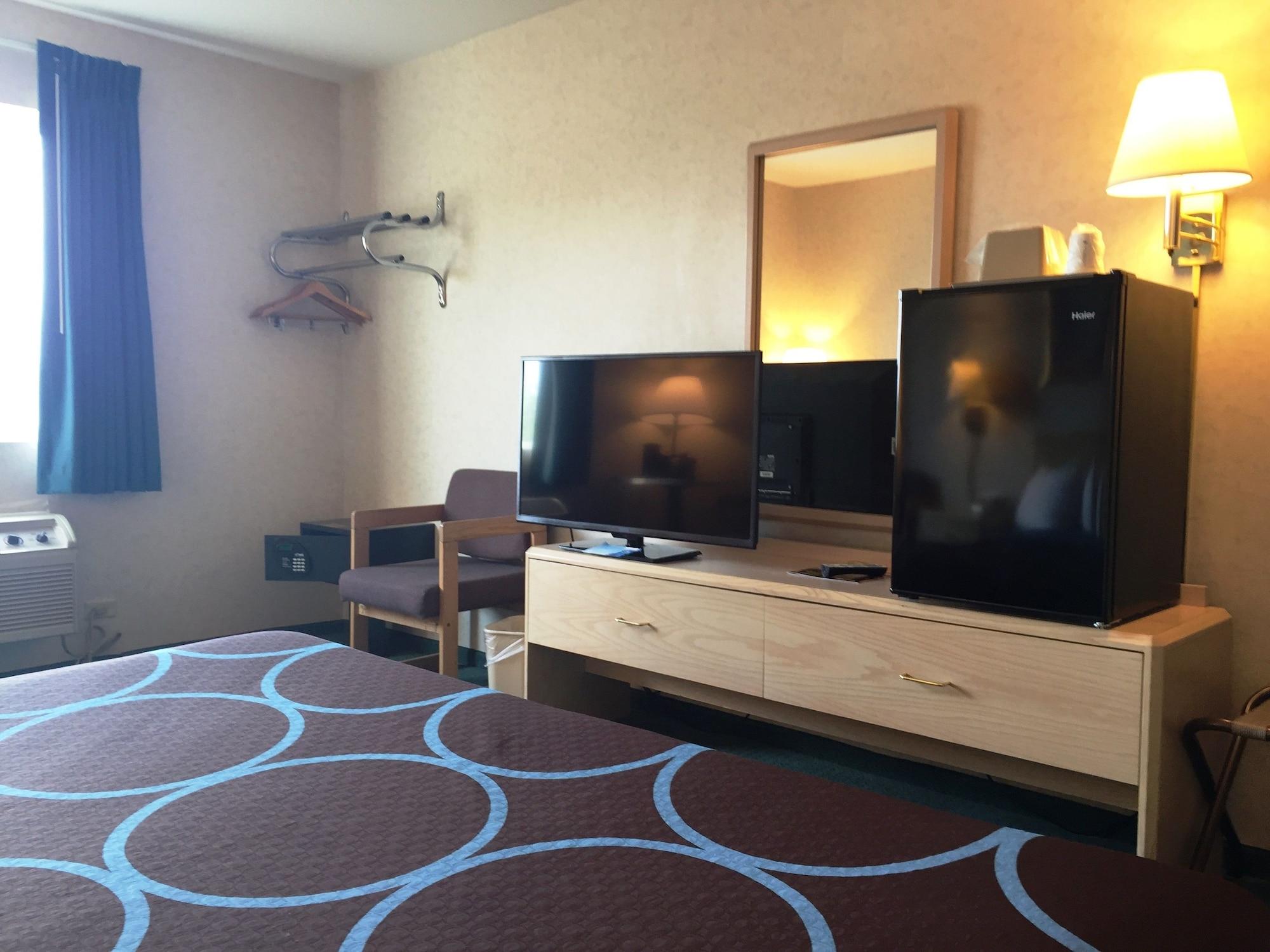 Super 8 By Wyndham Canandaigua Eksteriør billede