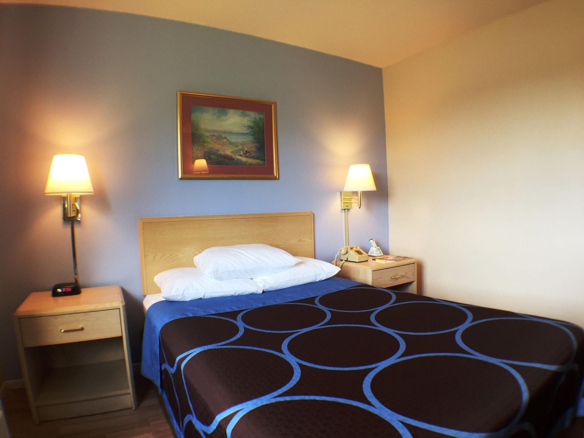 Super 8 By Wyndham Canandaigua Eksteriør billede
