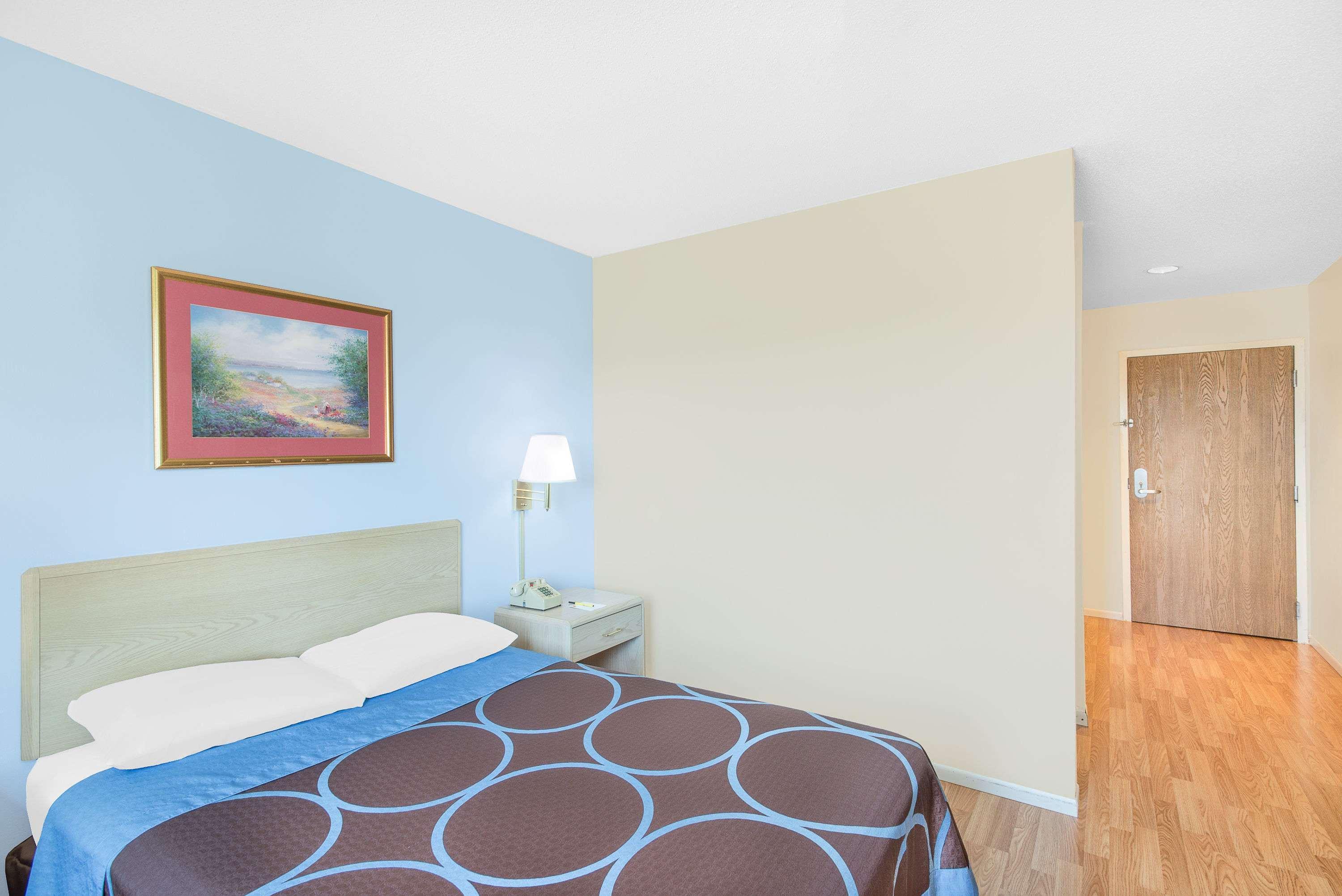 Super 8 By Wyndham Canandaigua Eksteriør billede
