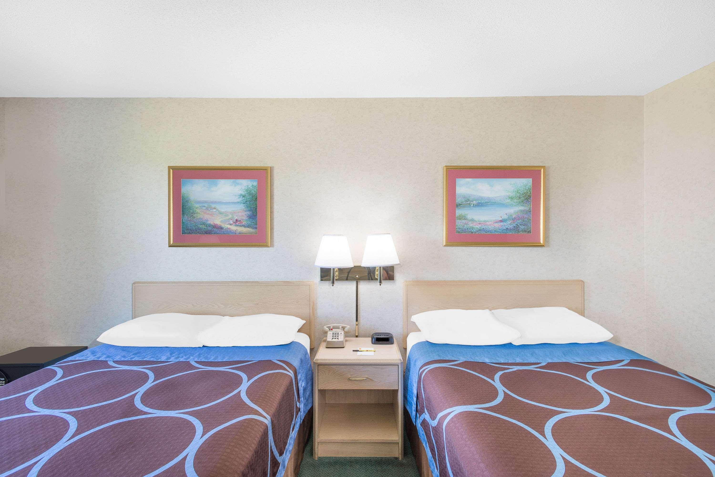 Super 8 By Wyndham Canandaigua Eksteriør billede