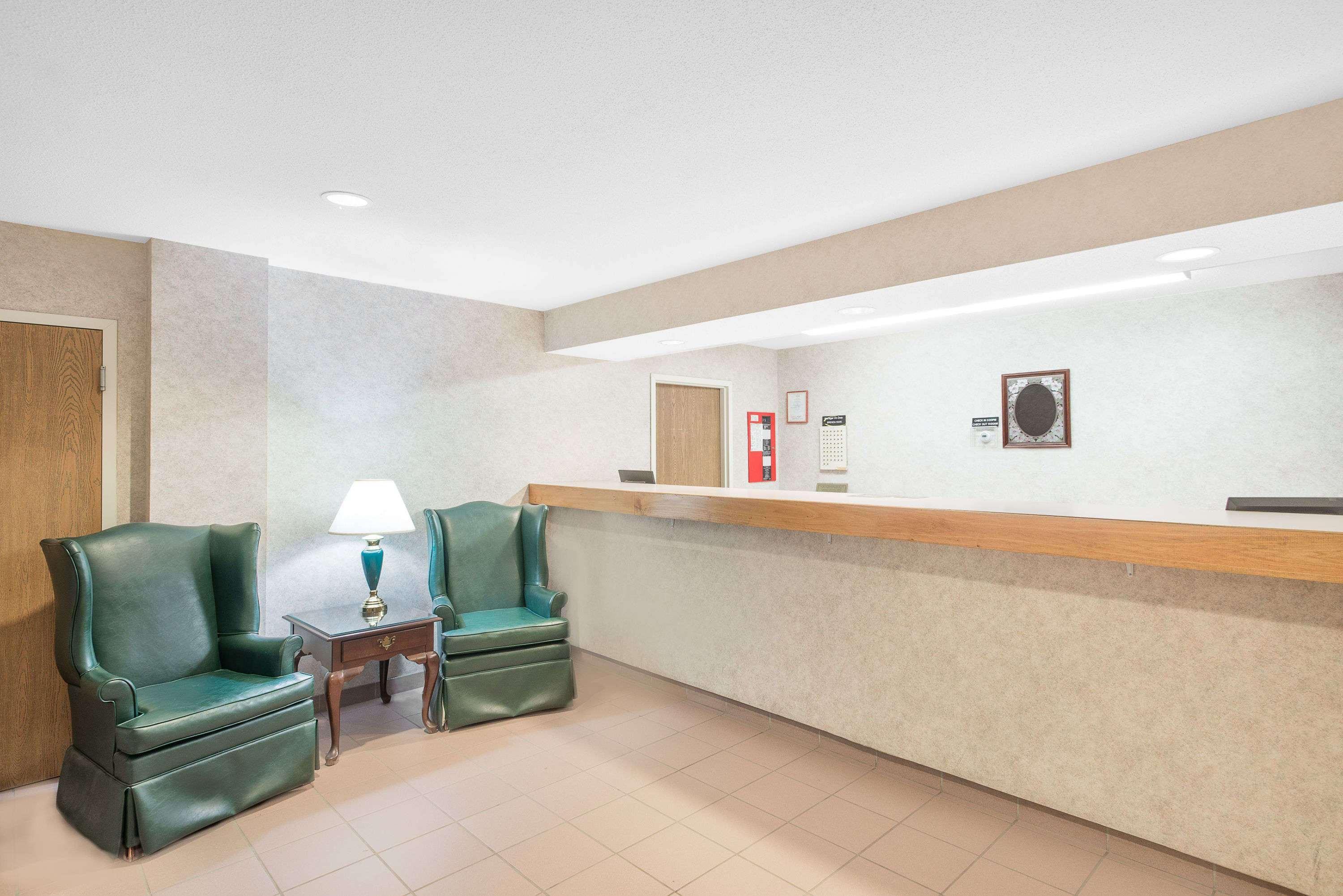 Super 8 By Wyndham Canandaigua Eksteriør billede