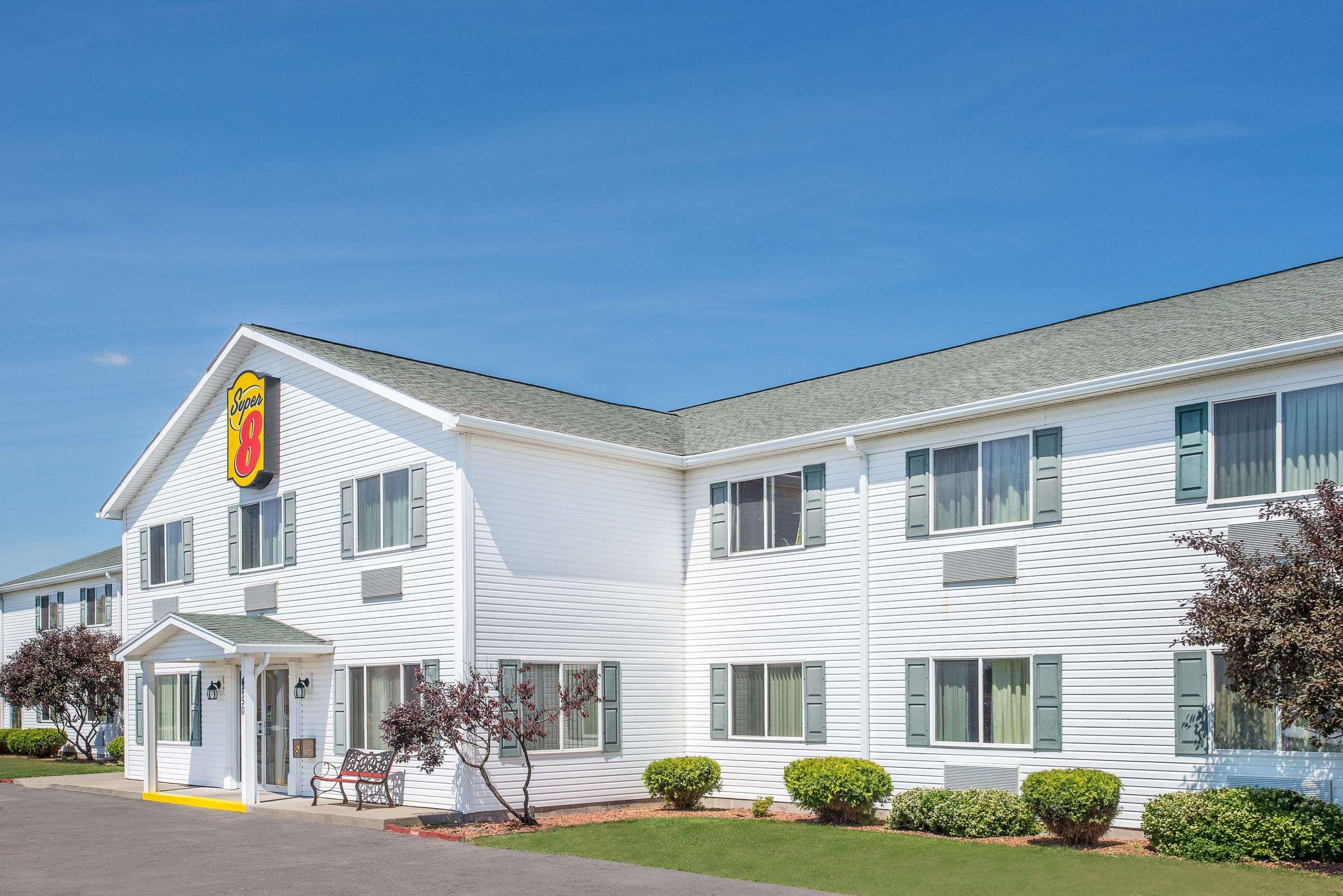 Super 8 By Wyndham Canandaigua Eksteriør billede