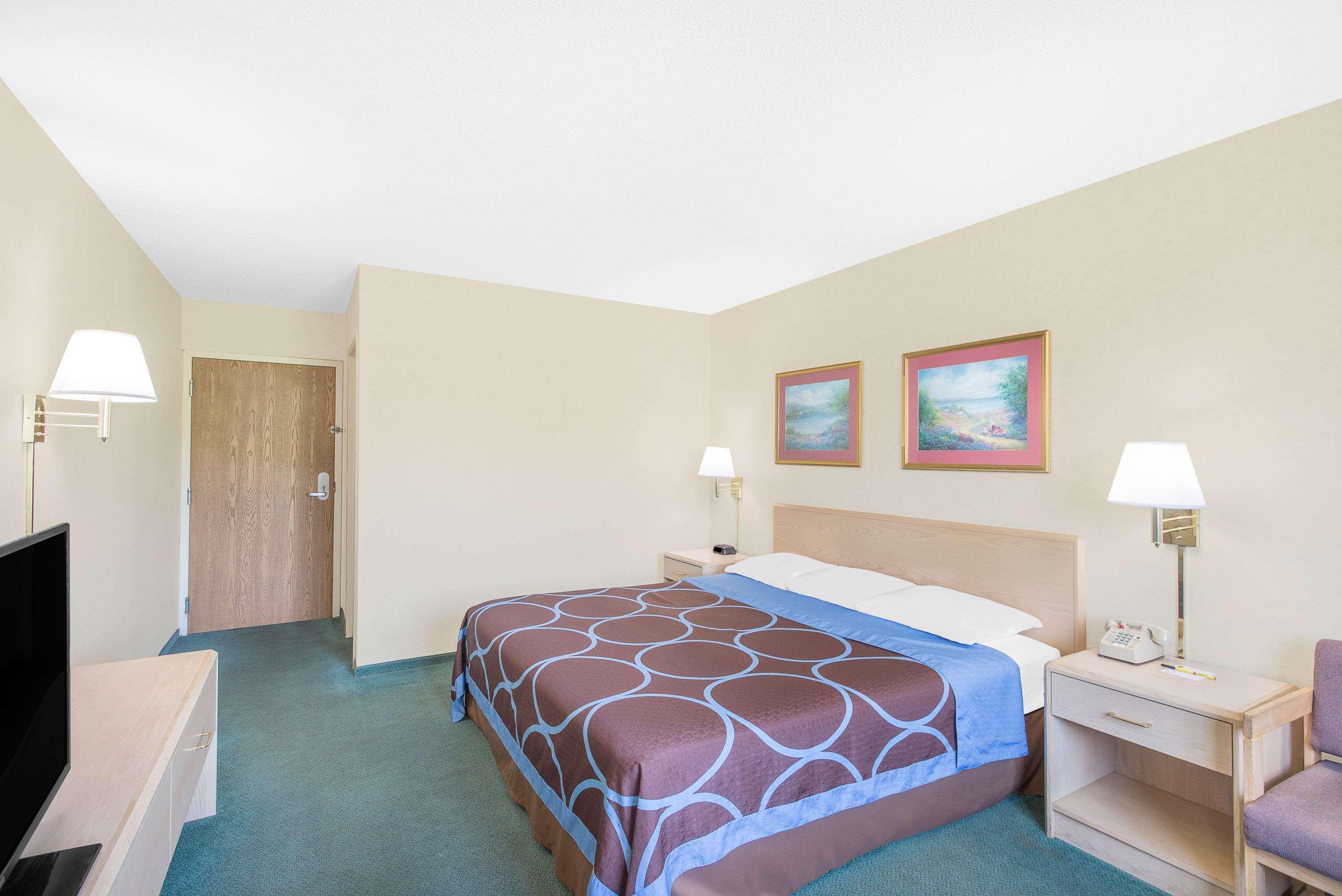 Super 8 By Wyndham Canandaigua Eksteriør billede