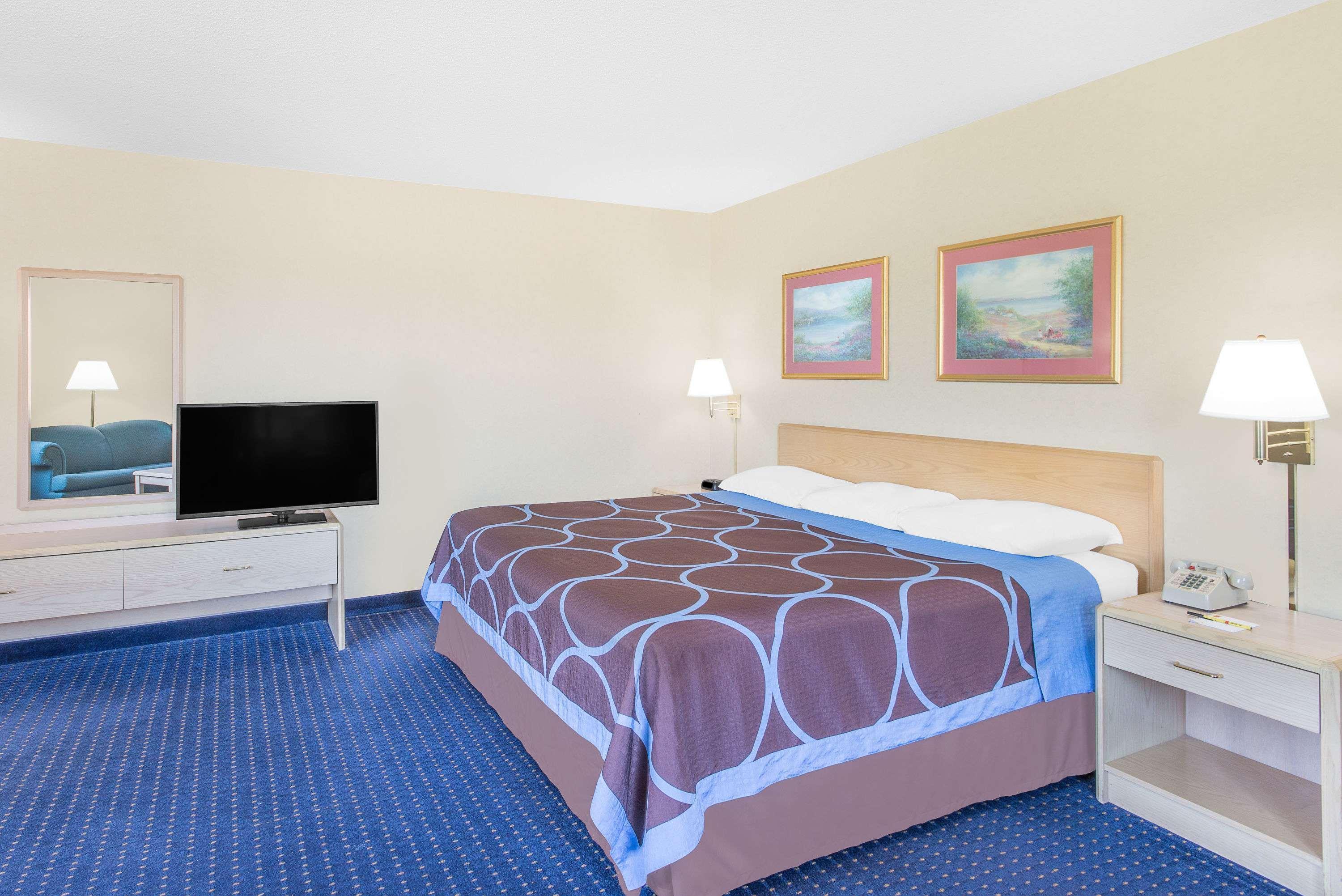 Super 8 By Wyndham Canandaigua Eksteriør billede