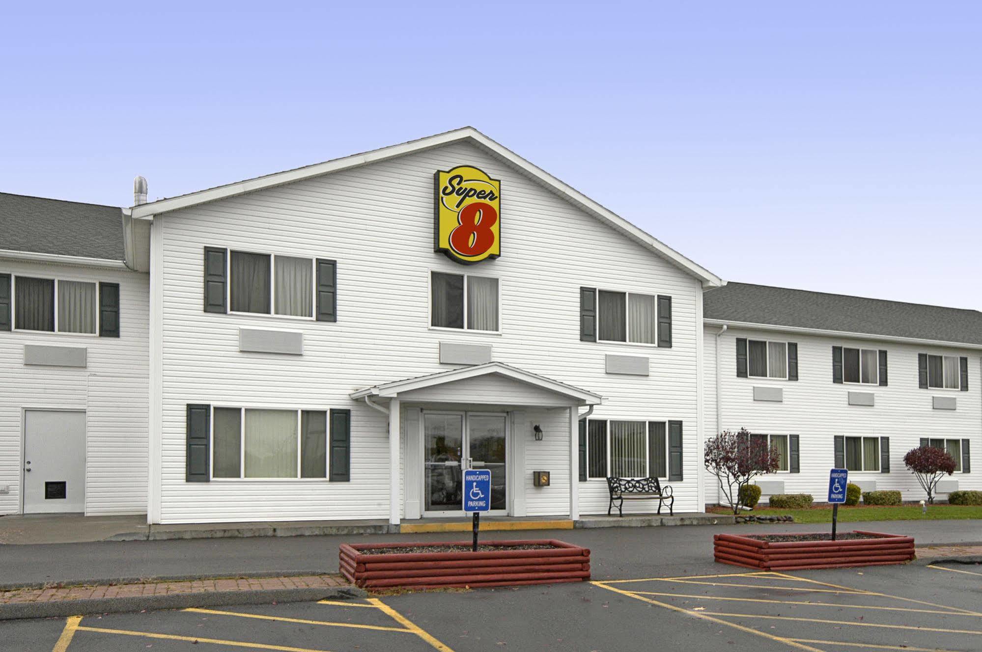Super 8 By Wyndham Canandaigua Eksteriør billede